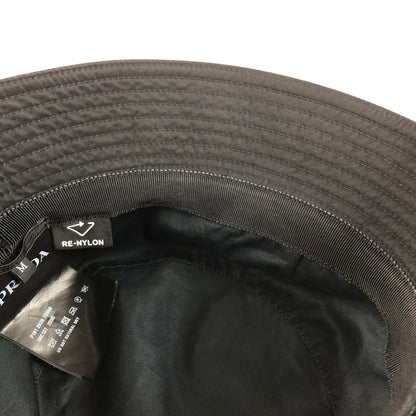 【中古品】【メンズ】 PRADA プラダ RE-NYLON TRIANGLE LOGO BUCKET HAT 2HC137 2DMI リナイロン トライアングル ロゴ バケットハット 帽子 183-260112-na-04-tag サイズ：M カラー：ブラック 万代Net店