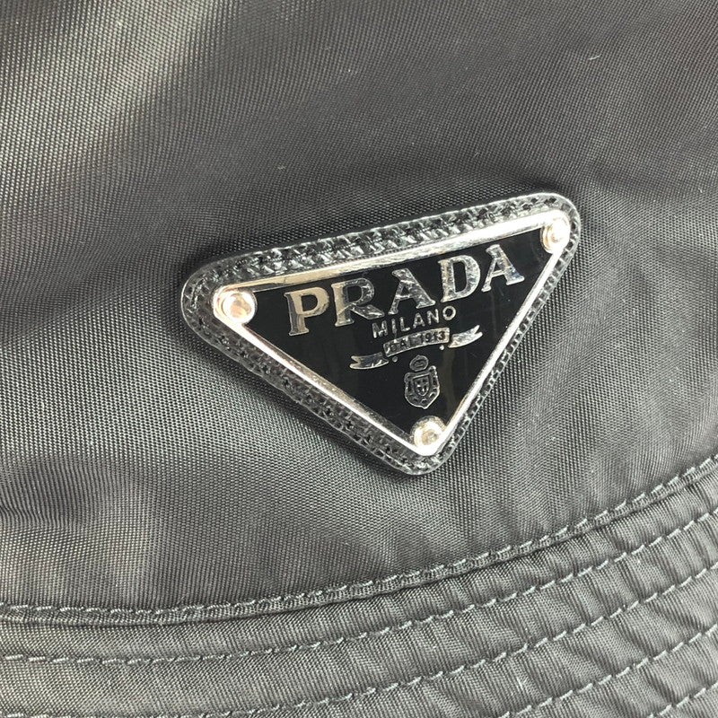 【中古品】【メンズ】 PRADA プラダ RE-NYLON TRIANGLE LOGO BUCKET HAT 2HC137 2DMI リナイロン トライアングル ロゴ バケットハット 帽子 183-260112-na-04-tag サイズ：M カラー：ブラック 万代Net店