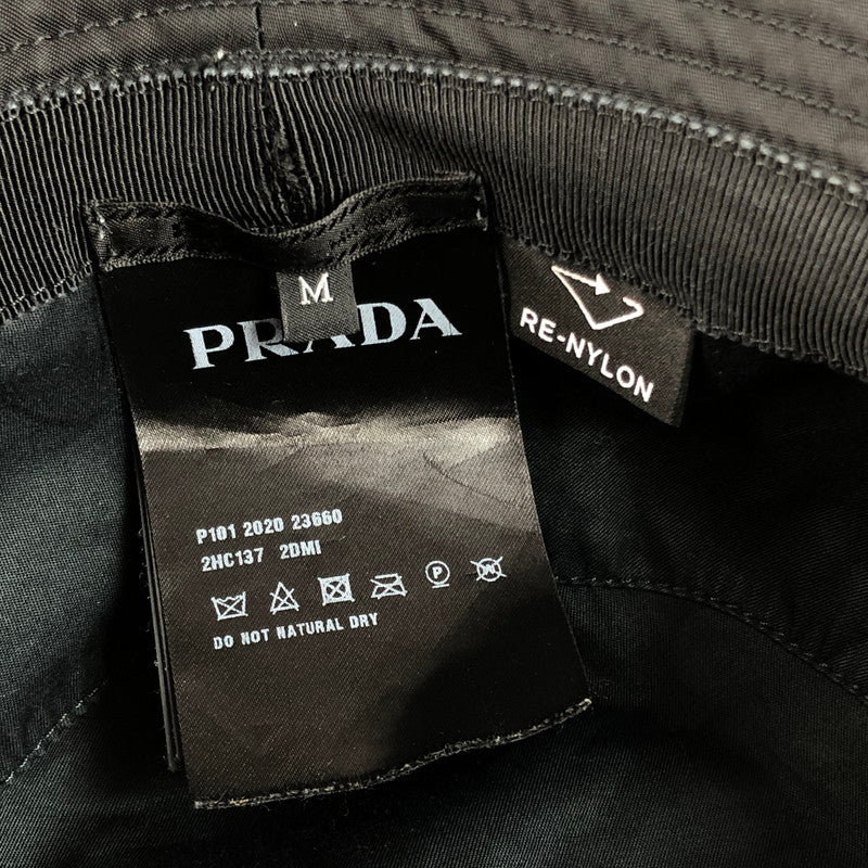 【中古品】【メンズ】 PRADA プラダ RE-NYLON TRIANGLE LOGO BUCKET HAT 2HC137 2DMI リナイロン トライアングル ロゴ バケットハット 帽子 183-260112-na-04-tag サイズ：M カラー：ブラック 万代Net店