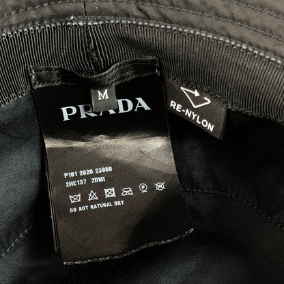 【中古品】【メンズ】 PRADA プラダ RE-NYLON TRIANGLE LOGO BUCKET HAT 2HC137 2DMI リナイロン トライアングル ロゴ バケットハット 帽子 183-260112-na-04-tag サイズ：M カラー：ブラック 万代Net店