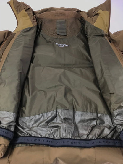 【中古品】【メンズ】 DESCENTE デサント MOUNTAINEER DOR-G8945 ALLTERRAIN 水沢ダウン マウンテニア アウター 148-260123-rt-09-tag サイズ：L カラー：ブラウン 万代Net店