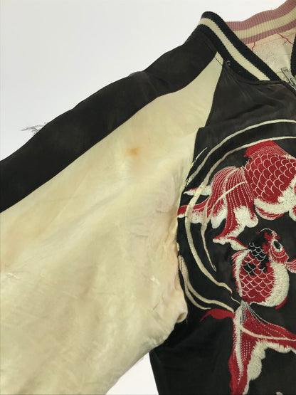 【ジャンク品】【メンズ】 花旅楽団 ハナタビガクダン EMBROIDERED SUKAJAN 金魚 らんちゅう菊 刺繍 スカジャン アウター 145-260121-rt-07-tag サイズ：L カラー：マルチカラー 万代Net店