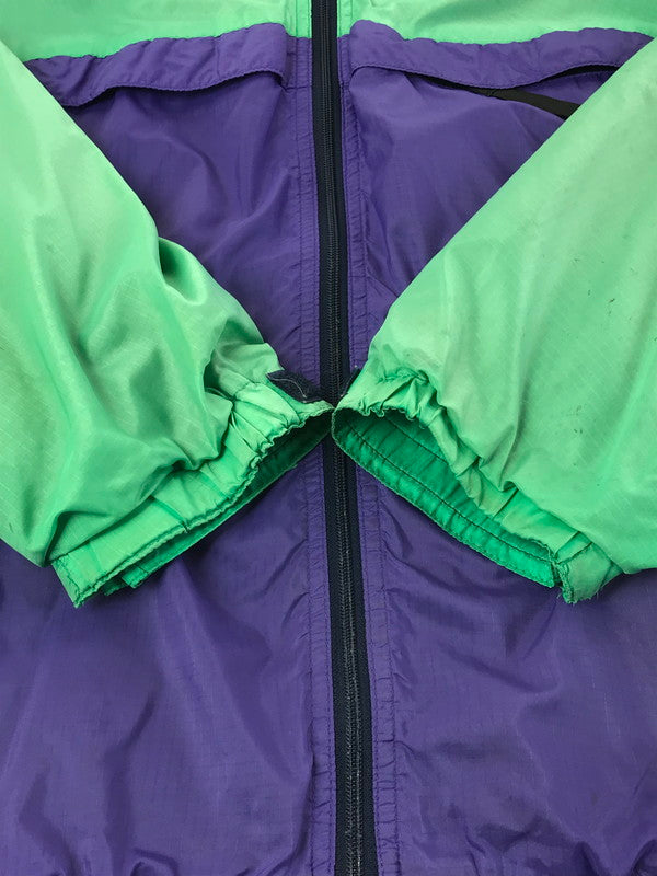 【現状渡し品】【メンズ】 patagonia パタゴニア フェザーウェイトジャケット ナイロンジャケット ライトアウター 144-260129-na-03-tag サイズ：サイズ表記なし 下記参照 カラー：グリーン/パープル 万代Net店