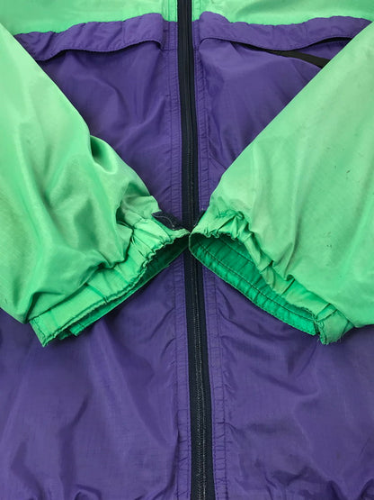 【現状渡し品】【メンズ】 patagonia パタゴニア フェザーウェイトジャケット ナイロンジャケット ライトアウター 144-260129-na-03-tag サイズ：サイズ表記なし 下記参照 カラー：グリーン/パープル 万代Net店