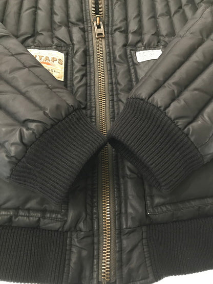 【現状渡し品】【メンズ】 WTAPS ダブルタップス RISE ABOVE DOWN JACKET 092GWDT-JKM01 ライズ アバフ ダウンジャケットアウター 142-260212-rt-05-tag サイズ：M カラー：ブラック 万代Net店