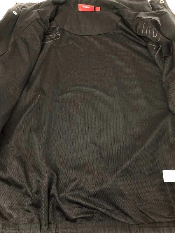 【メンズ】 Supreme シュプリーム 25AW SPELLOUT EMBROIDERED RIPSTOP TRACK JACKET スペルアウト 刺繍入り リップストップ トラックジャケット 149-260320-rt-24-tag サイズ：M カラー：ブラック 万代Net店
