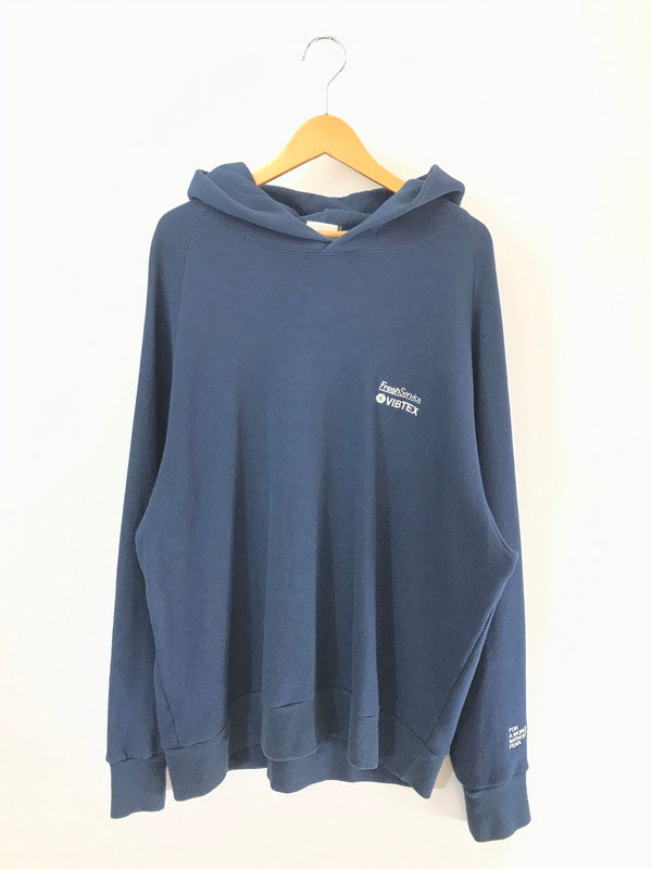 【中古品】【メンズ】 FRESHSERVICE×VIBTEX フレッシュサービス×ビブテックス SWEAT PULL HOODIE スウェットプルオーバーフーディ パーカー トップス 140-260803-ki-04-tagh サイズ：L カラー：ネイビー 万代Net店