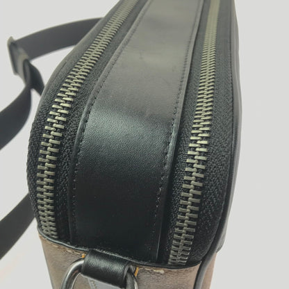 【中古品】【レディース】 GRAHAM CROSSBODY BAG CV921 グラハム クロスボディ バッグ・シグネチャー キャンバス カバン 180-260421-rt-25-tagh カラー：ブラウン/ブラック 万代Net店