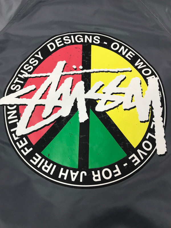 【中古品】【メンズ】 STUSSY ステューシー AUTHENTIC GEAR オーセンティック ギア RASTA PEACE NYLON COACH JACKET ラスタ ピース ナイロン コーチ ジャケット 142-260227-rt-02-tag サイズ：L カラー：グレー系 万代Net店