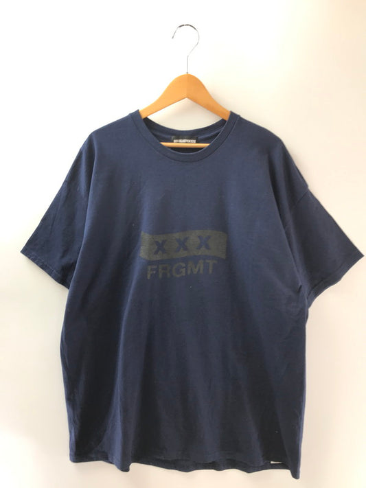 【中古品】【メンズ】 GOD SELECTION XXX ゴッド セレクション × FRAGMENT フラグメント 25SS S/S TEE 12TH記念プリント Tシャツ トップス 142-260408-rt-11-tag サイズ：不明 下記参照 カラー：ネイビー 万代Net店