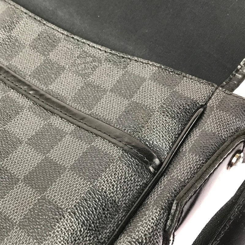 【中古品】【メンズ】 LOUIS VUITTON ルイヴィトン N58029 ダミエ グラフィット ダニエルMM ショルダーバッグ カバン 179-260503-na-04-tagh カラー：ブラック 万代Net店