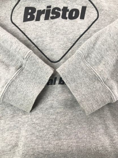 【中古品】【メンズ】 F.C.R.B. エフシーアールビー 17AW EMBLEM PULLOVER HOODIE 178110 エンブレム プルオーバー フーディー パーカー 142-260328-na-05-tag サイズ：M カラー：グレー 万代Net店