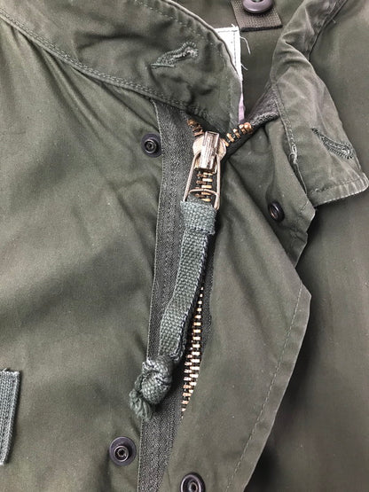 【中古品】【メンズ】 U.S.ARMY アメリカ軍 M-65 MOD COAT 8415-00-782-3218 モッズコート ミリタリージャケット 76年 SO-SEW STYLES社製 ライトアウター 146-260405-na-15-tag サイズ：MEDIUM-REGULAR カラー：カーキ 万代Net店