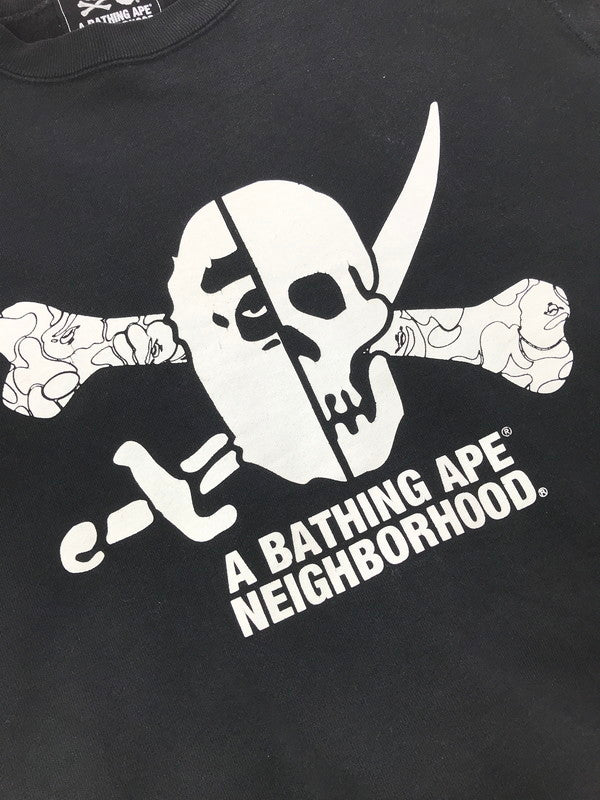 【中古品】【メンズ】 NEIGHBORHOOD ネイバーフッド × A BATHING APE ア ベイシング エイプ SKULL CREWNECK 001SWE731908X スカル クルーネック スウェット トレーナー 142-260408-rt-03-tag サイズ：M カラー：ブラック 万代Net店