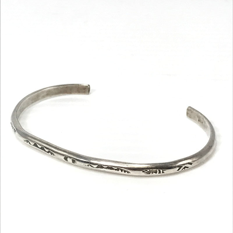 【現状渡し品】【メンズ】 NAVAJO ナバホ族 STERLING スタンプワーク バングル アクセサリー 191-260624-na-09-tagh カラー：シルバー 万代Net店