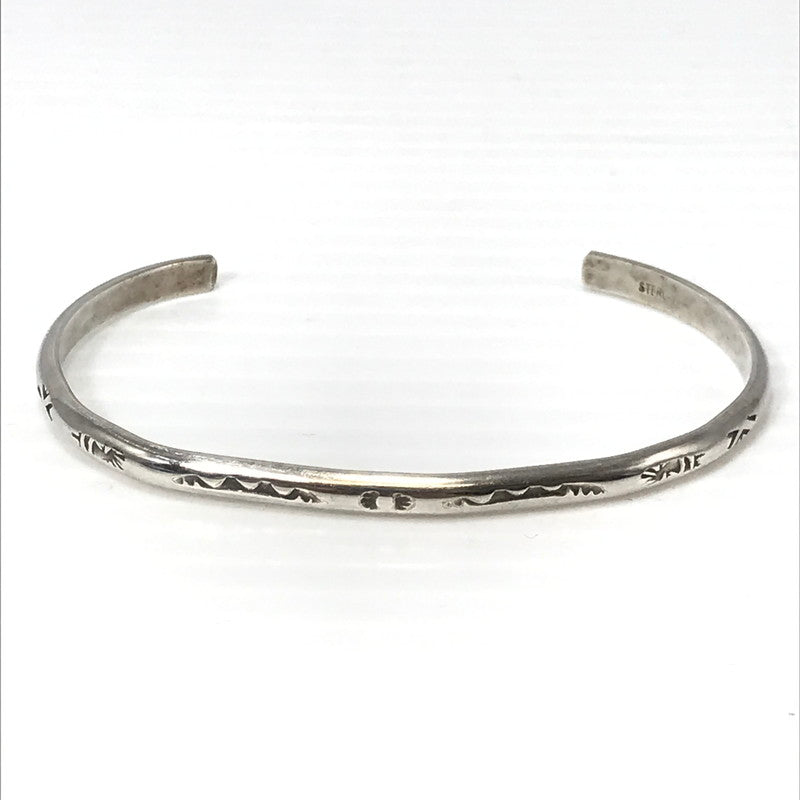 【現状渡し品】【メンズ】 NAVAJO ナバホ族 STERLING スタンプワーク バングル アクセサリー 191-260624-na-09-tagh カラー：シルバー 万代Net店