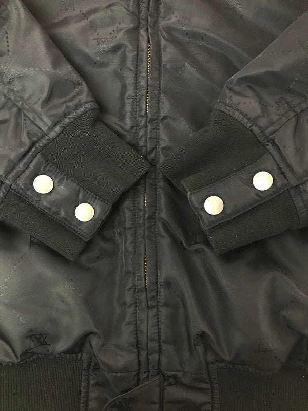 【中古品】【メンズ】 STUSSY ステューシー GEAR ギア BOMBER JACKET 総柄 ボンバージャケット アウター 142-260416-rt-07-tag サイズ：M カラー：ブラック 万代Net店
