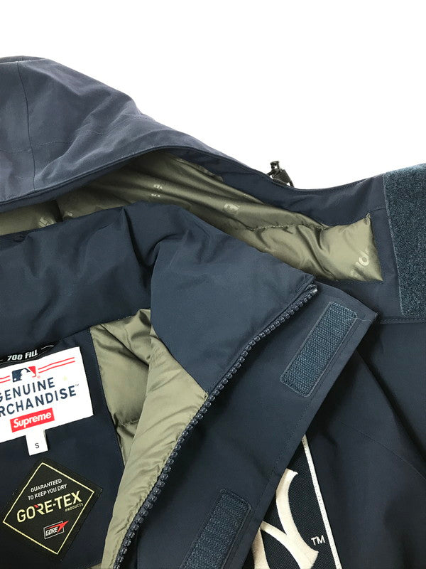 【中古品】【メンズ】 SUPREME シュプリーム ×NEW YORK YANKEES ニューヨーク ヤンキース 21AW GORE-TEX 700-FILL DOWN JACKET ゴアテックス ダウンジャケット アウター 149-260427-na-14-tagh サイズ：S カラー：ネイビー 万代Net店