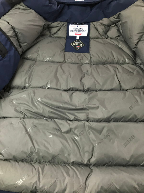 【中古品】【メンズ】 SUPREME シュプリーム ×NEW YORK YANKEES ニューヨーク ヤンキース 21AW GORE-TEX 700-FILL DOWN JACKET ゴアテックス ダウンジャケット アウター 149-260427-na-14-tagh サイズ：S カラー：ネイビー 万代Net店