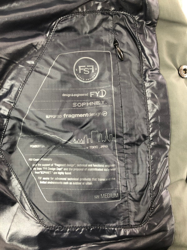 【中古品】【メンズ】 SOPHNET ソフネット× FRAGMENT DESIGN フラグメントデザイン FSF FYI DOWN VEST SOPH-134082 ダウンベスト 142-260822-su-02-tagh サイズ：M カラー：ブラック 万代Net店