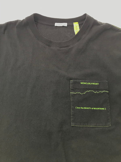 【中古品】【メンズ】 MONCLER GENIUS モンクレール ジーニアス ×FRAGMENT フラグメント 22SS S/S T-SHIRT I209U8C00005 Tシャツ 半袖Tシャツ 141-260520-na-12-tagh サイズ：XL カラー：ブラック 万代Net店