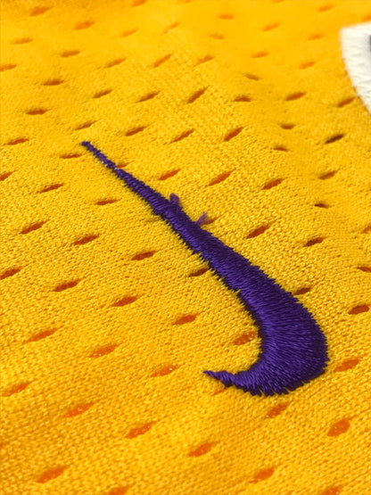 【中古品】【メンズ】 NIKE TEAM ナイキ チーム LOS ANGELES LAKERS KOBE UNIFORM ロサンゼルス レイカーズ コービー ユニフォーム トップス 146-260604-rt-29-tagh サイズ：XL カラー：イエロー 万代Net店