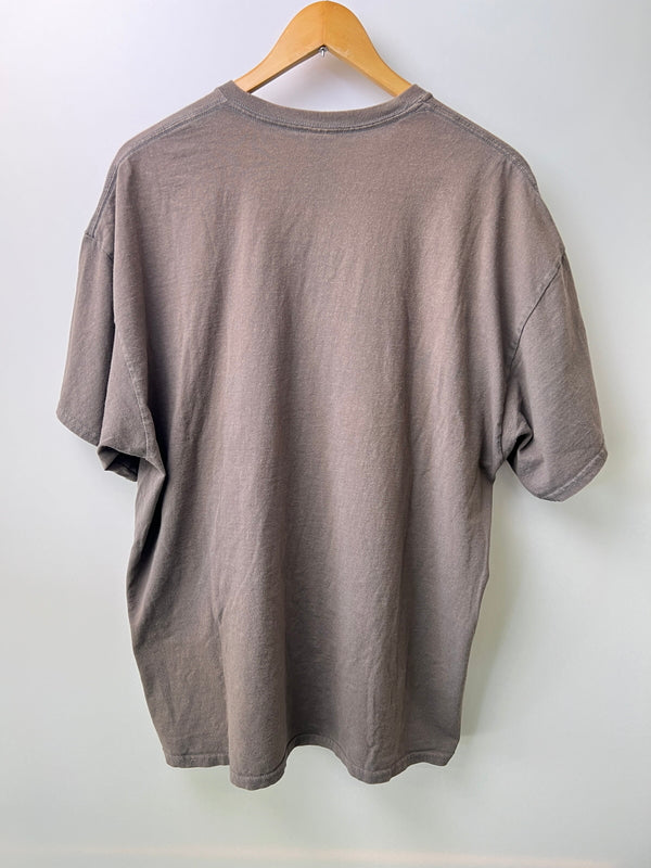【中古品】【メンズ】 UNKNOWN ZOMBIE APOCALYPSE PRINT S/S TEE ゾンビアポカリプス プリント ショートスリーブ Tシャツ 半袖 トップス 178-260620-kk-08-hon サイズ：2XL カラー：グレー系 万代Net店