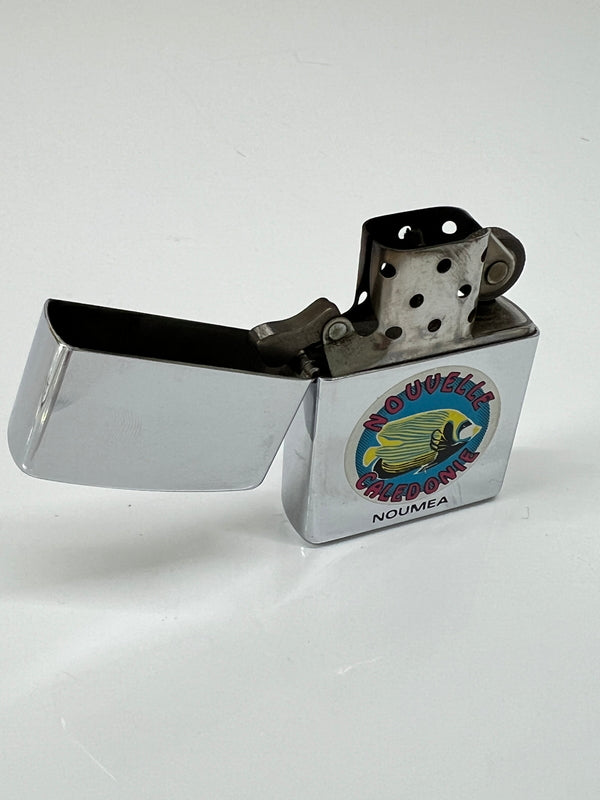 【中古品】【メンズ/レディース】 ZIPPO ジッポ NOUVELLE CALEDONIE ニューカレドニア デザイン オイルライター 喫煙具 1997年製造 インサイドユニット 1997年製 178-260706-kk-04-hon カラー：シルバー 万代Net店