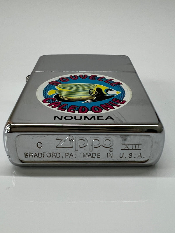 【中古品】【メンズ/レディース】 ZIPPO ジッポ NOUVELLE CALEDONIE ニューカレドニア デザイン オイルライター 喫煙具 1997年製造 インサイドユニット 1997年製 178-260706-kk-04-hon カラー：シルバー 万代Net店