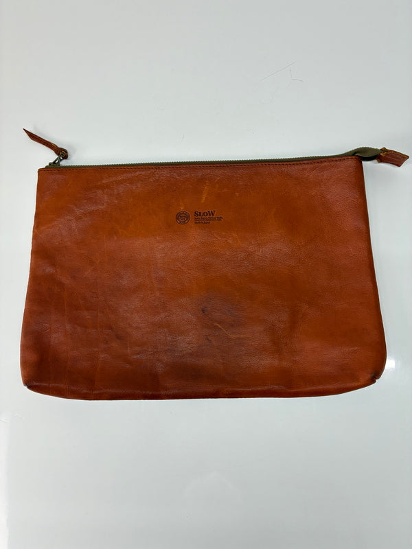 【現状渡し品】【メンズ】 SLOW スロウ LEATHER CLUTCH BAG レザー クラッチバッグ カバン 178-260705-kk-19-hon カラー：ブラウン 万代Net店