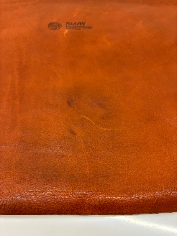 【現状渡し品】【メンズ】 SLOW スロウ LEATHER CLUTCH BAG レザー クラッチバッグ カバン 178-260705-kk-19-hon カラー：ブラウン 万代Net店