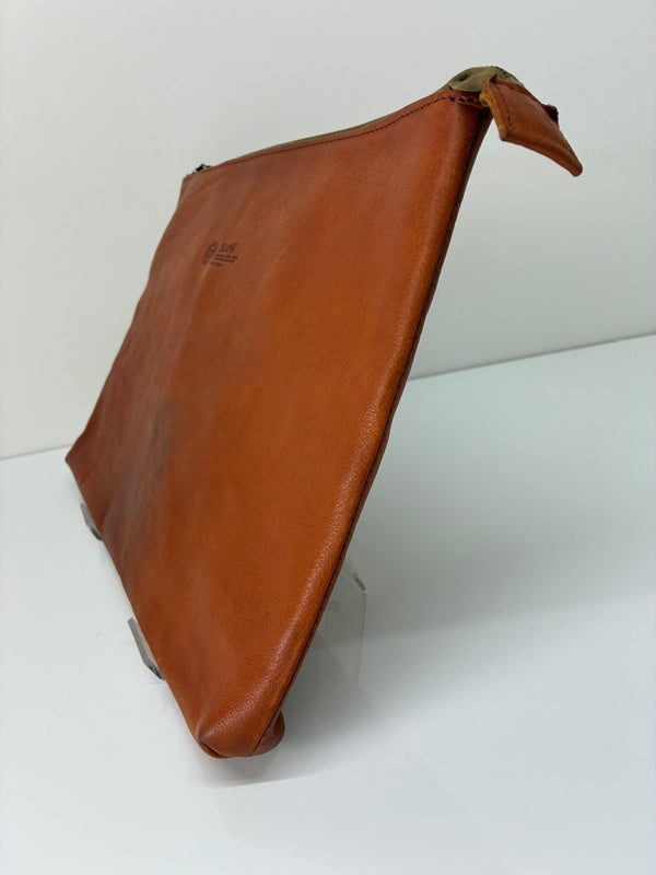 【現状渡し品】【メンズ】 SLOW スロウ LEATHER CLUTCH BAG レザー クラッチバッグ カバン 178-260705-kk-19-hon カラー：ブラウン 万代Net店