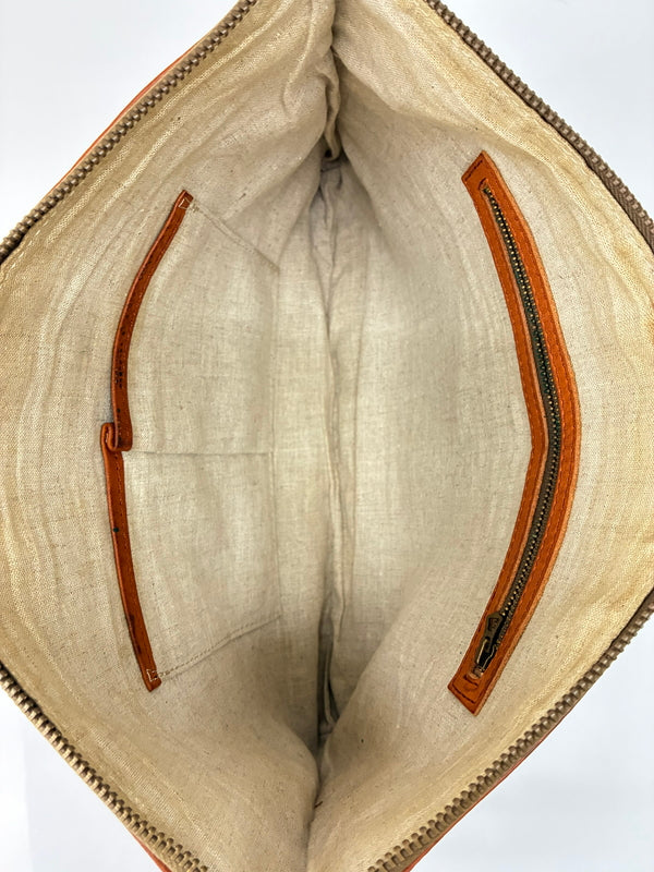 【現状渡し品】【メンズ】 SLOW スロウ LEATHER CLUTCH BAG レザー クラッチバッグ カバン 178-260705-kk-19-hon カラー：ブラウン 万代Net店