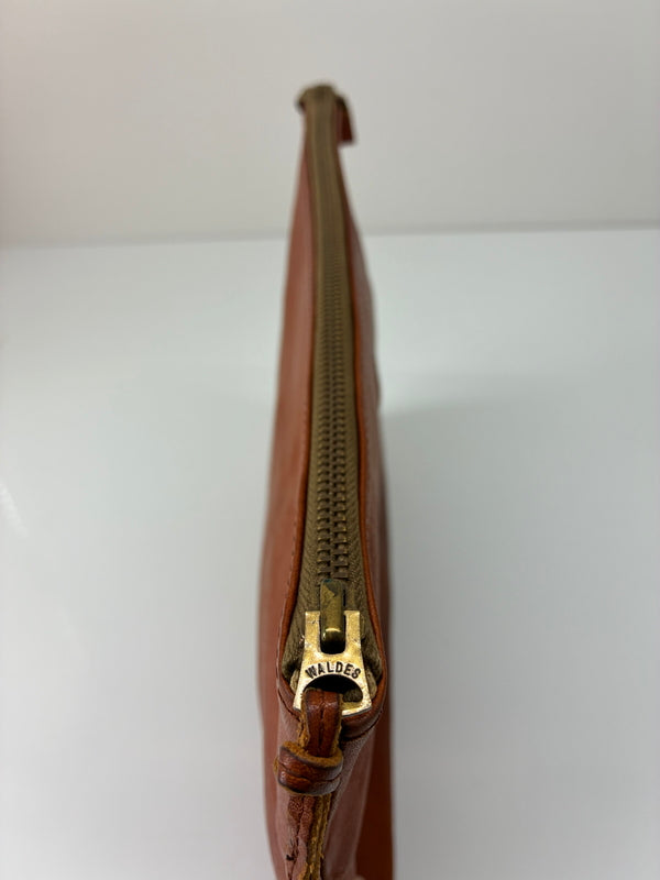 【現状渡し品】【メンズ】 SLOW スロウ LEATHER CLUTCH BAG レザー クラッチバッグ カバン 178-260705-kk-19-hon カラー：ブラウン 万代Net店