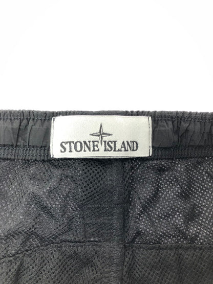 【中古品】【メンズ】 STONE ISLAND ストーン アイランド NYLON METAL IN ECONYLR SHORTS L1S15L100008S0019 国内正規 エコナイロン ショートパンツ ボトムス 152-260621-rt-11-tagh サイズ：36 カラー：ブラック 万代Net店