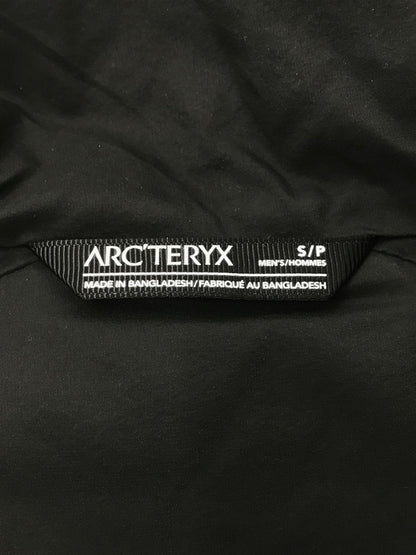 【中古品】【メンズ】 ARC'TERYX アークテリクス ATOM HOODY X000007487 アトム フーディ アウター 144-260621-na-11-tagh サイズ：S カラー：ブラック 万代Net店