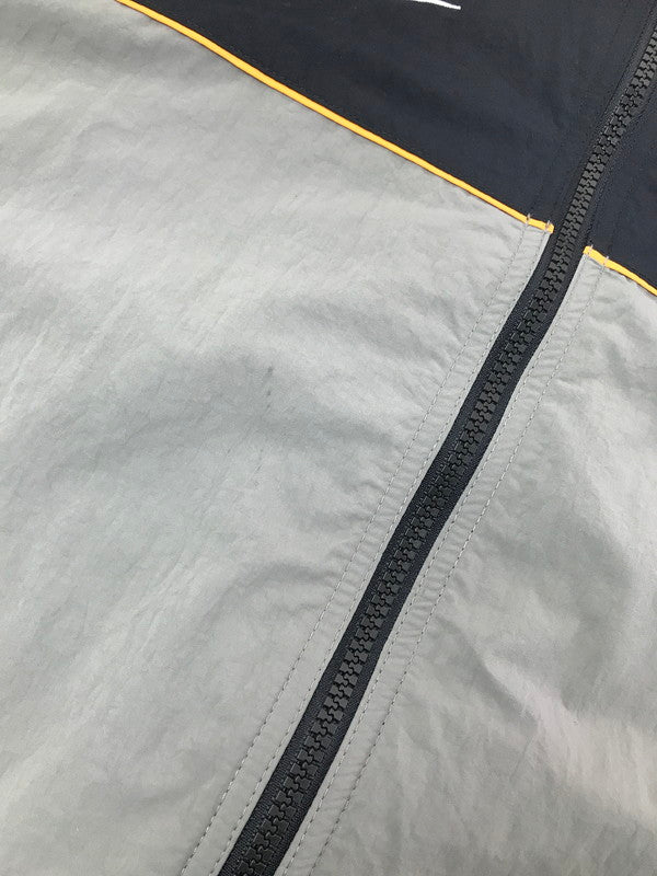 【中古品】【メンズ】 NIKE ナイキ CLUB MEN'S HOODED JACKET IH5962-029 クラブ メンズ フーデッド ジャケット ライトアウター 148-260625-rt-28-tagh サイズ：M カラー：グレー/ブラック 万代Net店