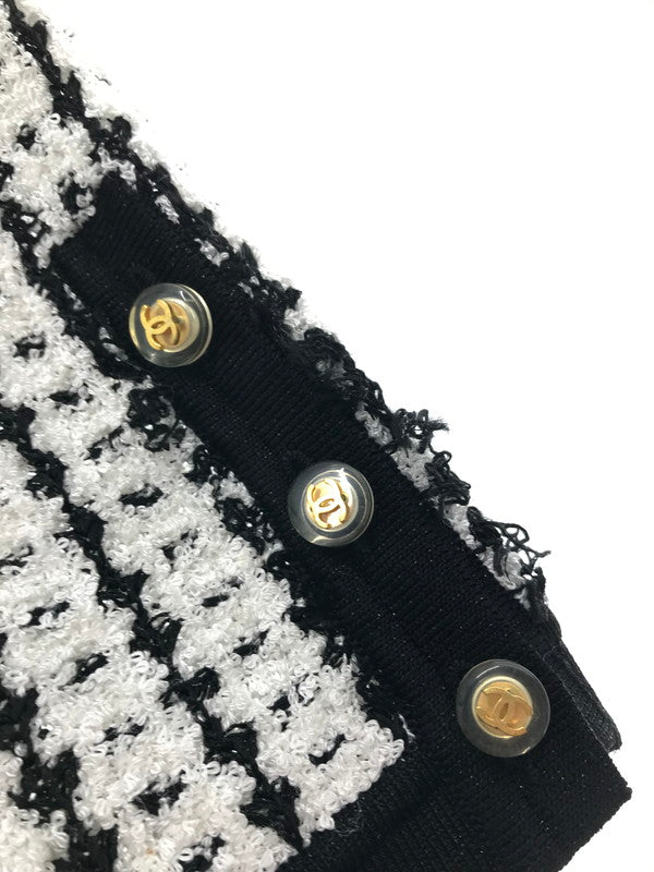 【中古品】【レディース】 CHANEL BOUTIQUE シャネル ブティック COCO MARK BUTTON KNIT CARDIGAN ココ マーク ボタン ニット カーディガン トップス 183-260621-rt-05-tagh サイズ：不明 下記参照 カラー：ホワイト/ブラック 万代Net店