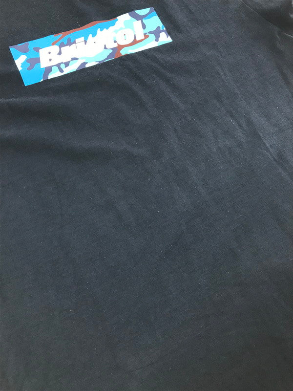 【中古品】【メンズ】 F.C.R.B. エフシーアールビー CAMOUFLAGE BOX LOGO TEE 222076 カモフラージュ ボックスロゴ Tシャツ 半袖Tシャツ 142-260629-na-06-tagh サイズ：XL カラー：ネイビー 万代Net店