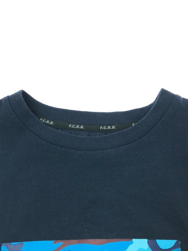 【中古品】【メンズ】 F.C.R.B. エフシーアールビー CAMOUFLAGE BOX LOGO TEE 222076 カモフラージュ ボックスロゴ Tシャツ 半袖Tシャツ 142-260629-na-06-tagh サイズ：XL カラー：ネイビー 万代Net店