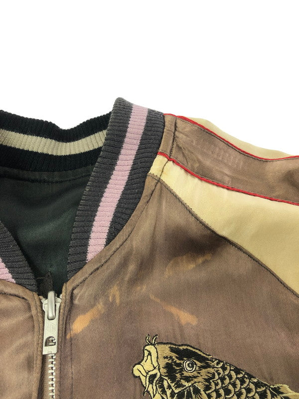 【現状渡し品】【メンズ】 花旅楽団 ハナタビ ガクダン SOUVENIR JACKET 鬼若丸の鯉退治 スーベニア ジャケット ライトアウター 145-260716-rt-13-tagh サイズ：L カラー：グリーン/ベージュ 万代Net店
