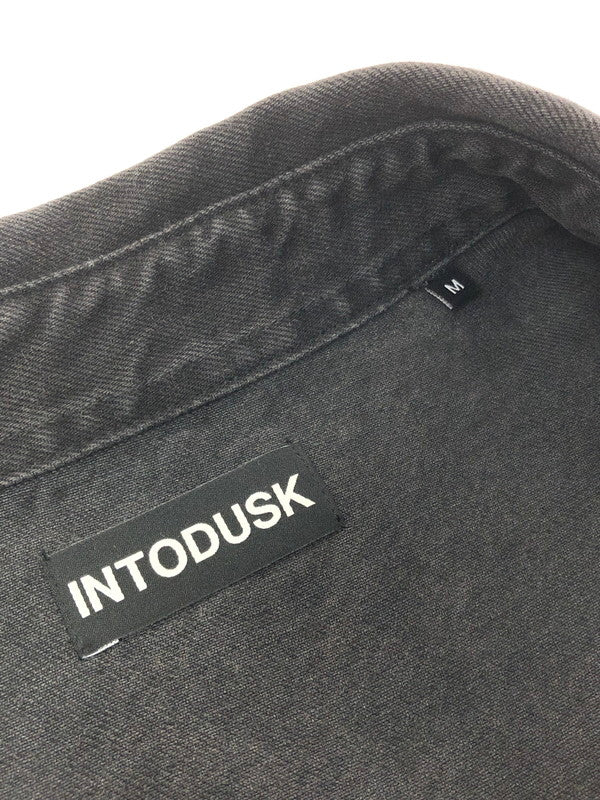 【中古品】【メンズ】 INTODUSK イントゥダスク TRUCKER DENIM JACKET BLACK トラッカー デニム ジャケット Gジャン ライトアウター 141-260726-rt-25-tagh サイズ：M カラー：ブラック 万代Net店