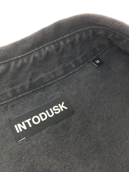 【中古品】【メンズ】 INTODUSK イントゥダスク TRUCKER DENIM JACKET BLACK トラッカー デニム ジャケット Gジャン ライトアウター 141-260726-rt-25-tagh サイズ：M カラー：ブラック 万代Net店