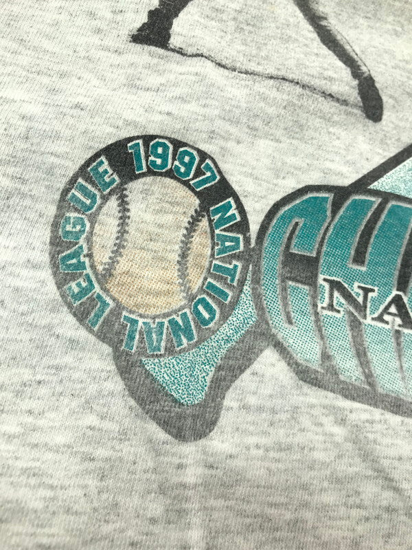 【現状渡し品】【メンズ】 RED OAK レッド オーク c1997 FLORIDA MARLINS CHAMPIONS T-SHIRT フロリダ マーリンズ チャンピオン Tシャツ メキシコ製 トップス 146-260807-rt-14-tagh サイズ：L カラー：グレー 万代Net店