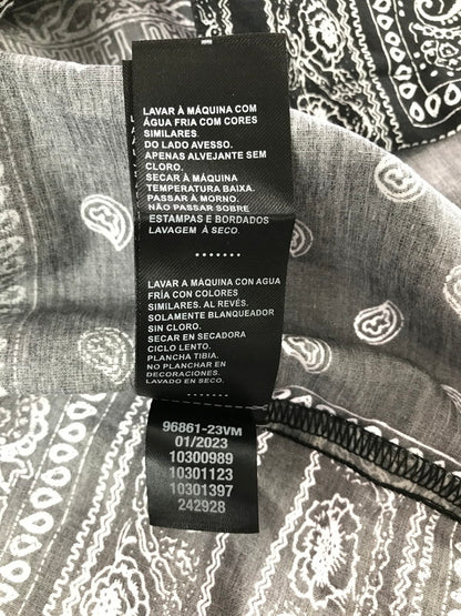 【中古品】【メンズ】 HARLEY DAVIDSON ハーレーダビッドソン BANDANA SHIRT BLACK WHITE 96861-23VM バンダナ シャツ 半袖シャツ トップス 145-260819-rt-14-tag サイズ：M カラー：ブラック 万代Net店