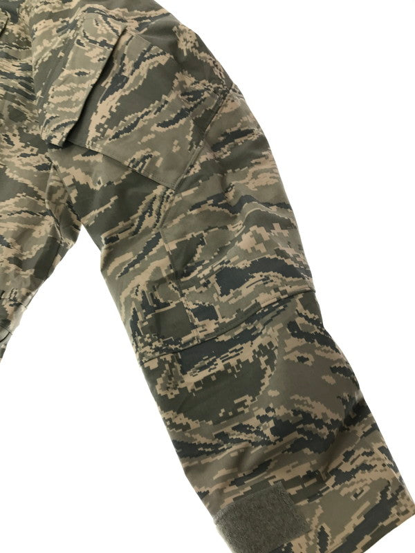 【中古品】【メンズ】 USAF アメリカ空軍 00's GORE-TEX PARKA DEGITAL CAMO 2045370 USA製 ゴアテックス パーカー アウター 146-260826-rt-18-tagh サイズ：S カラー：グリーン 万代Net店