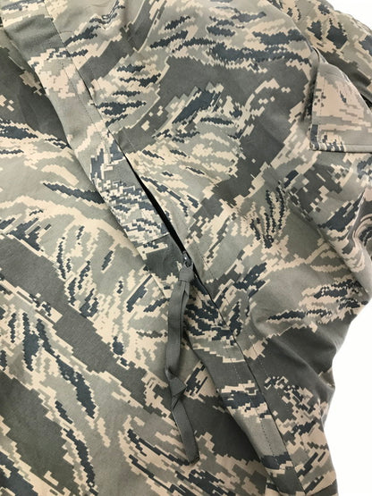 【中古品】【メンズ】 USAF アメリカ空軍 00's GORE-TEX PARKA DEGITAL CAMO 2045370 USA製 ゴアテックス パーカー アウター 146-260826-rt-18-tagh サイズ：S カラー：グリーン 万代Net店