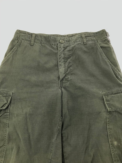 【中古品】【メンズ】 US ARMY アメリカ軍 60's CARGO PANTS 8405-935-3305 68年製 SCOVILLジッパー 60年代 カーゴ パンツ ボトムス ヴィンテージ 157-260827-rt-17-tagh サイズ：S カラー：グリーン系 万代Net店
