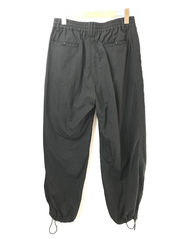 【中古品】【メンズ】 YOKE ヨーク 25SS NYLON 3PLEATED WIDE-LEG EASY TROUSERS YK25SS0922P 3プリーツ ワイドレッグ イージー トラウザーズ 151-260829-rt-29-tagh サイズ：2 カラー：ブラック 万代Net店