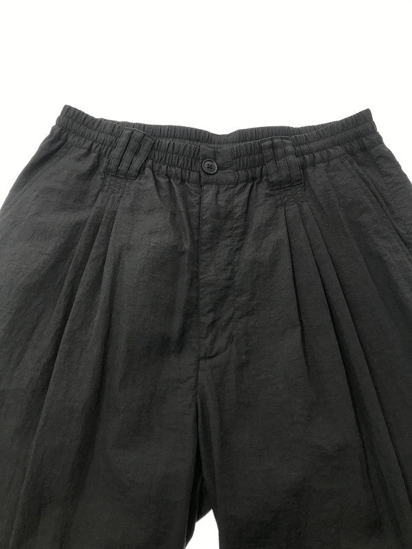 【中古品】【メンズ】 YOKE ヨーク 25SS NYLON 3PLEATED WIDE-LEG EASY TROUSERS YK25SS0922P 3プリーツ ワイドレッグ イージー トラウザーズ 151-260829-rt-29-tagh サイズ：2 カラー：ブラック 万代Net店